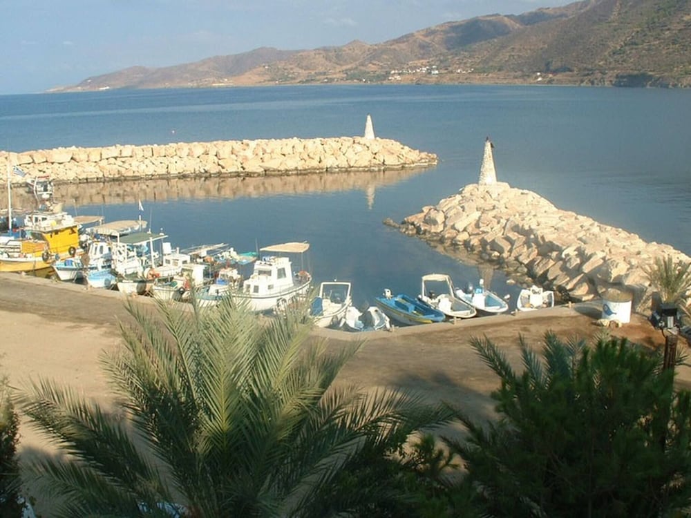 Villa, 5 Bedrooms, Smoking, Pool View photo 2
