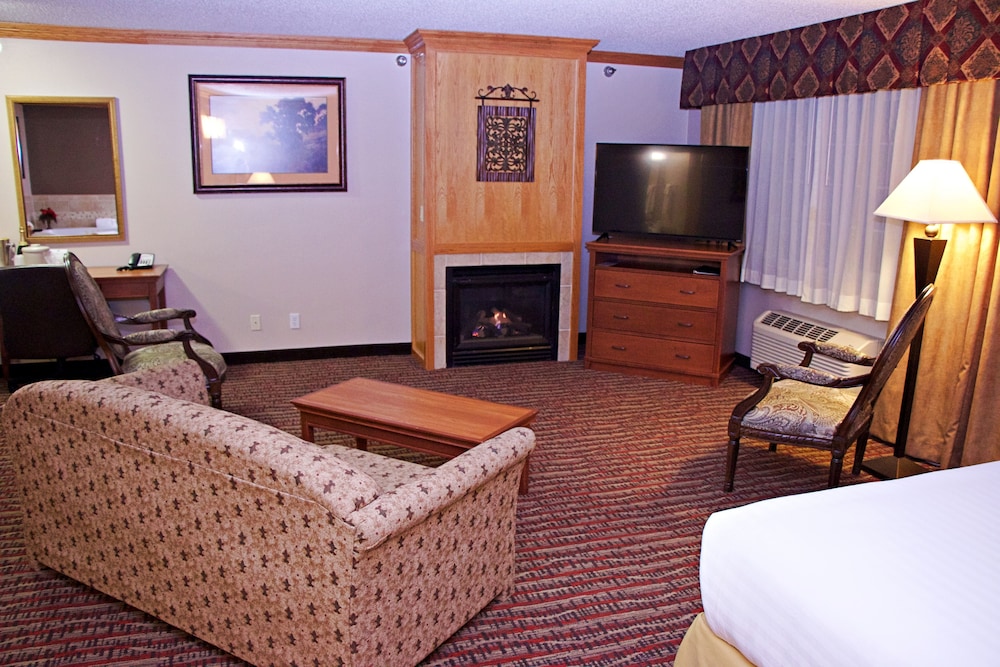 Suite, 1 King Bed With Sofa Bed, Jetted Tub - Photo 5