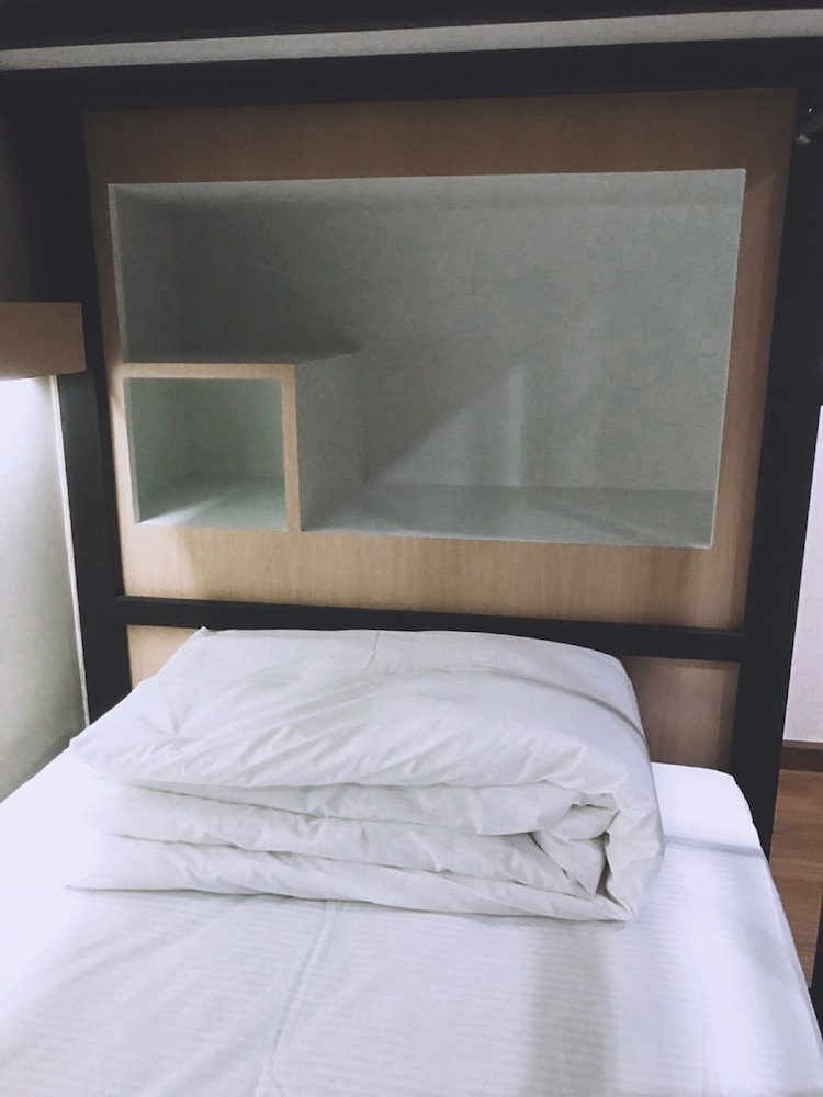 10-Bed Mixed Dormitory Room photo 3