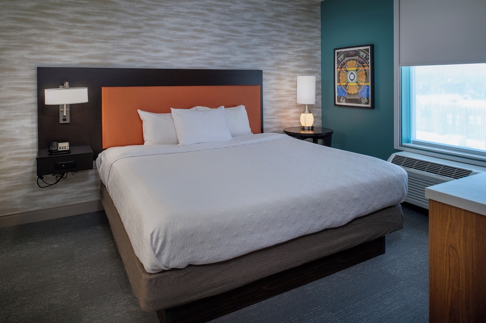 Studio, 1 King Bed, Accessible, Bathtub photo 2