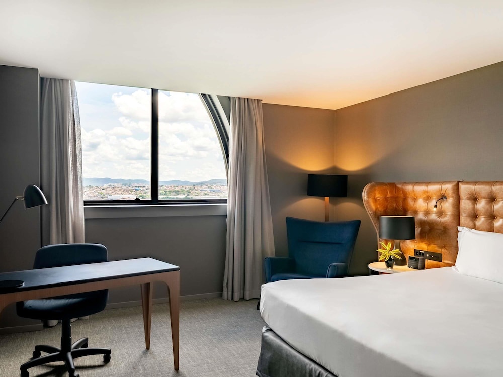 Deluxe Premium Room, 1 King Bed, High-floor