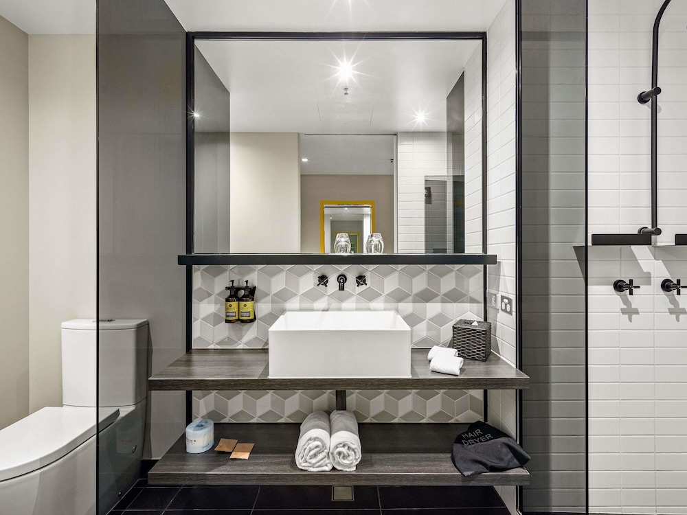 2 Bedroom Suite thumbnail 5