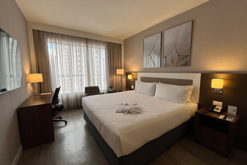 Premium Room, 1 King Bed, City View (Upgraded) photo 2