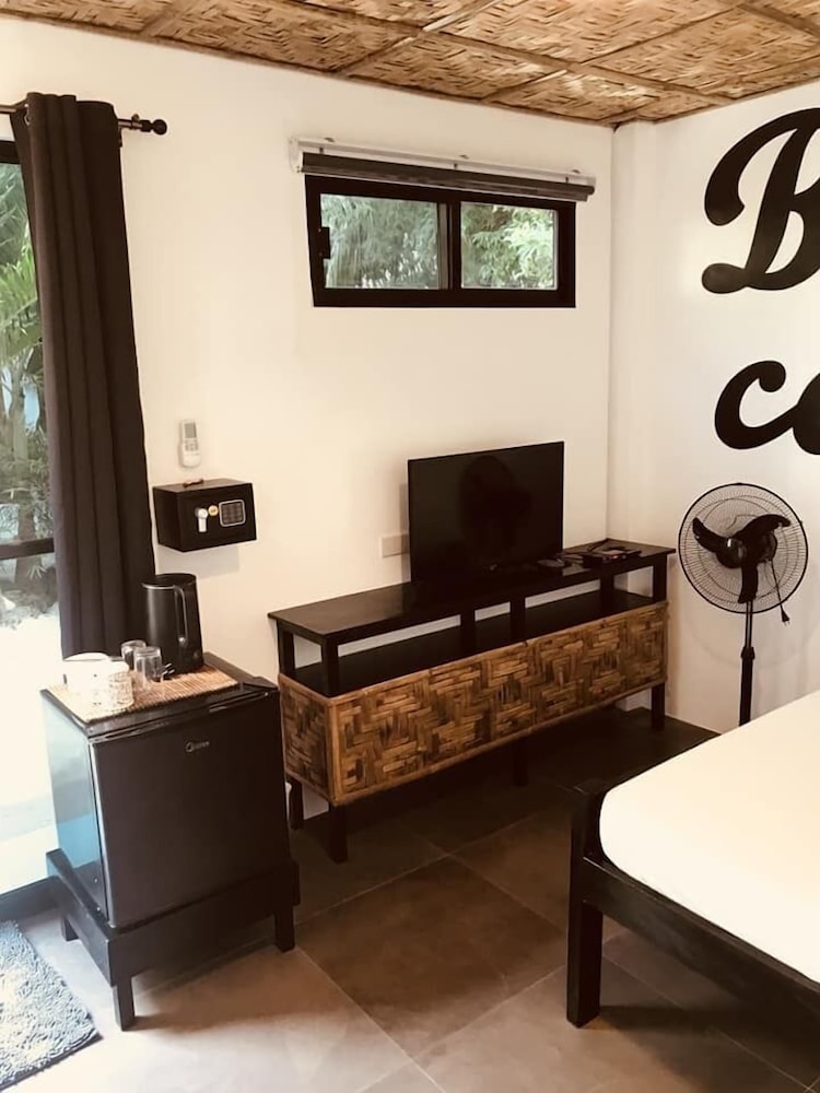 Deluxe Bungalow - Photo 2