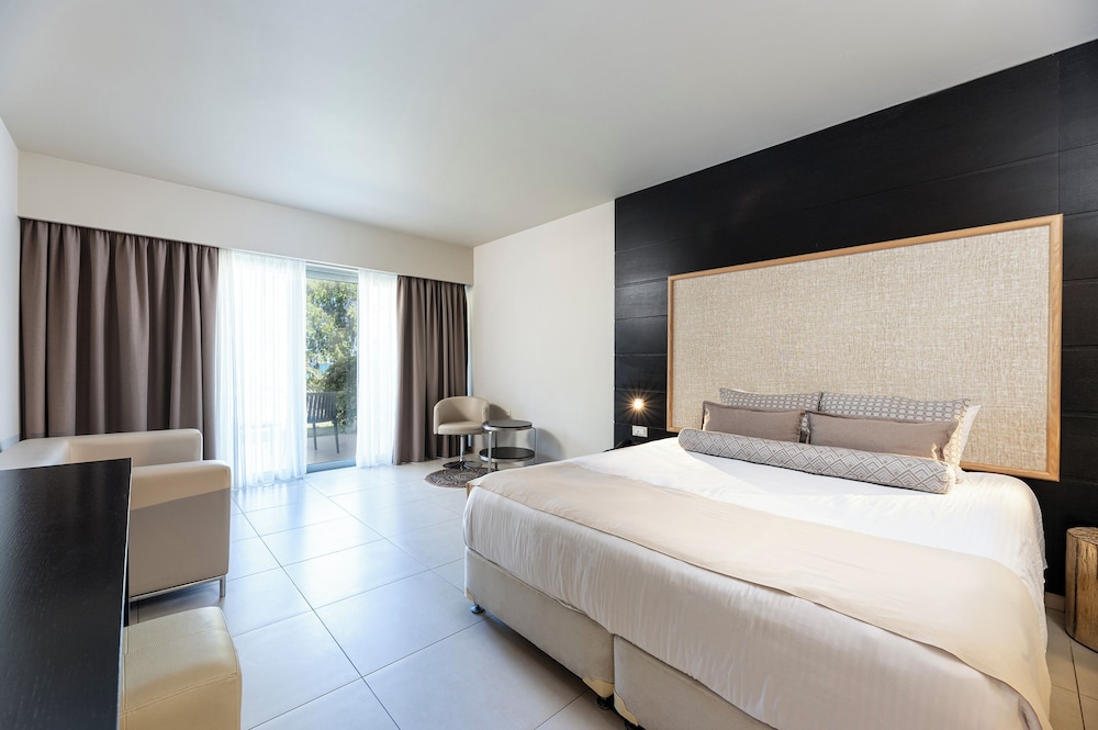 Superior Triple Room, Sea View photo 3