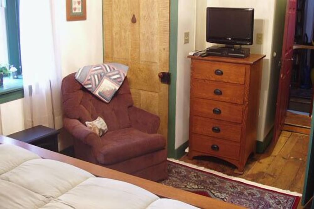 Room, 1 Queen Bed photo 2