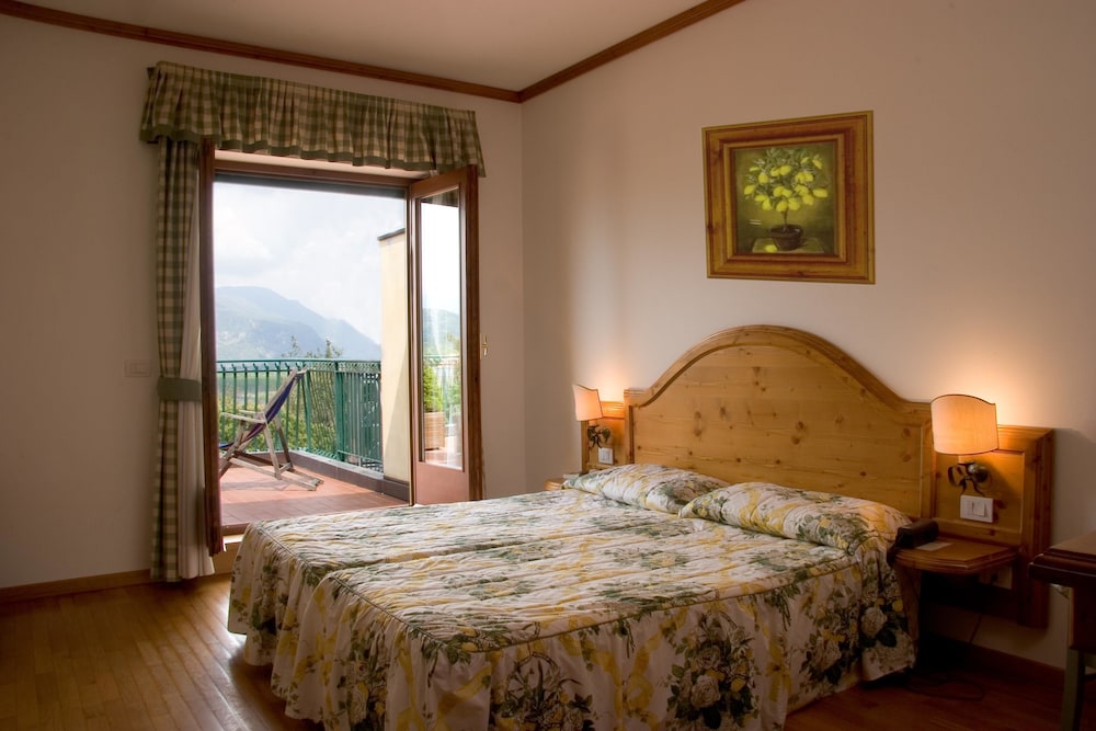 Double or Twin Room photo 3
