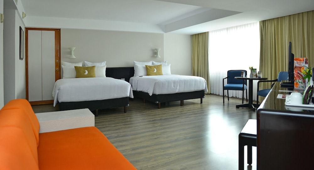Junior Suite, 2 Queen Beds, Non Smoking - Photo 3