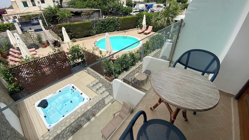 Junior Suite, Pool View - Photo 7