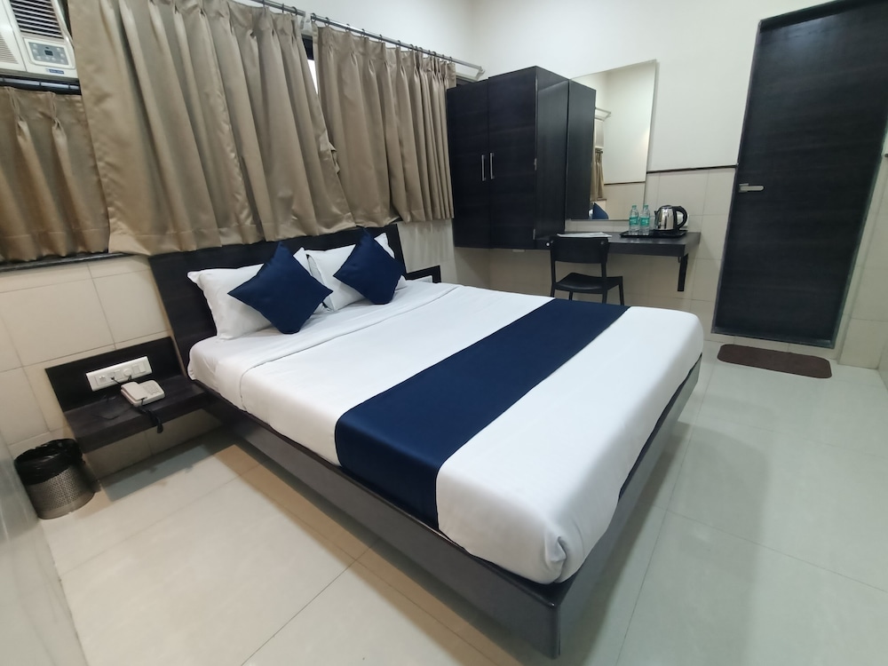 Deluxe Room - Photo 16