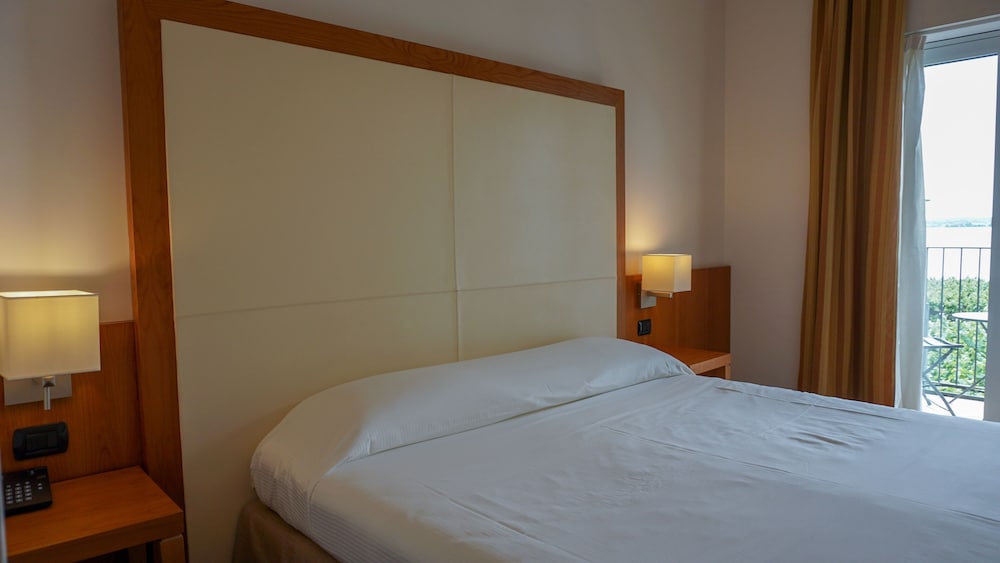 Comfort Room - Photo 2