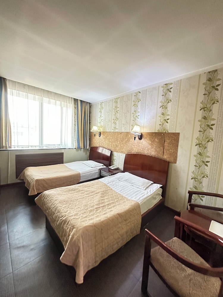 Classic Twin Room, City View - Photo 5