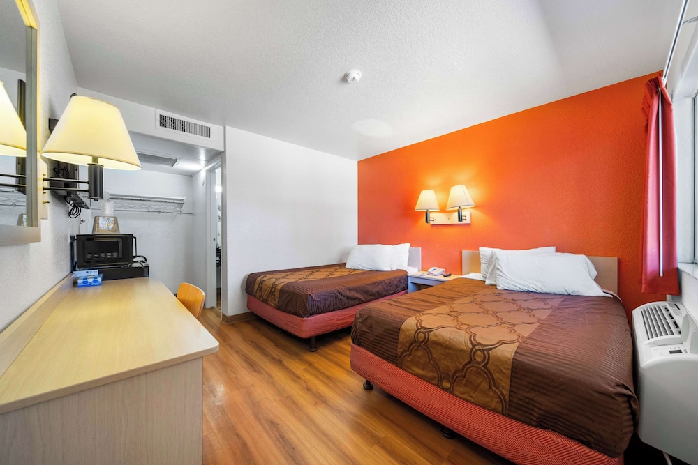 Standard Room, 2 Double Beds, Non Smoking photo 2