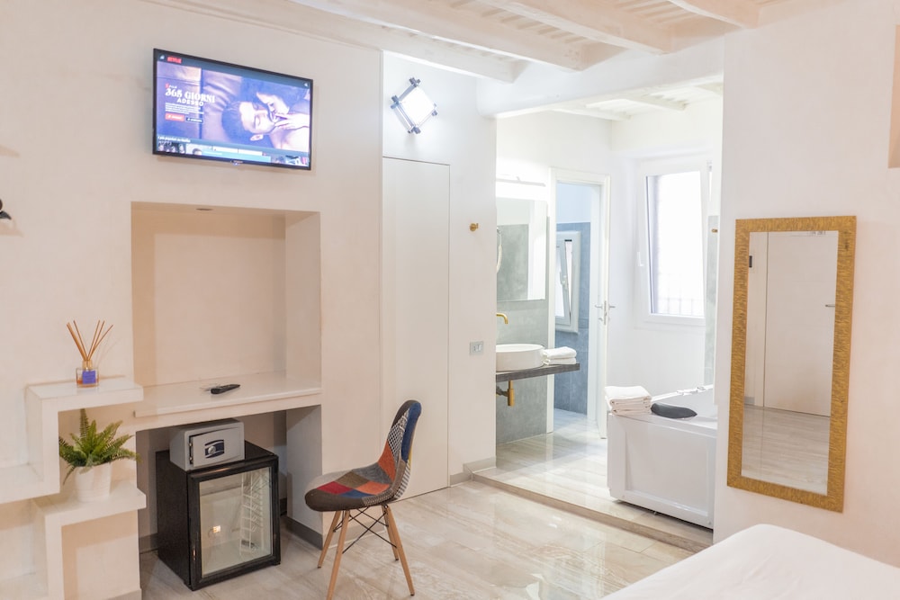 Deluxe Double Room, Non Smoking, Hot Tub (iRoom) photo 2
