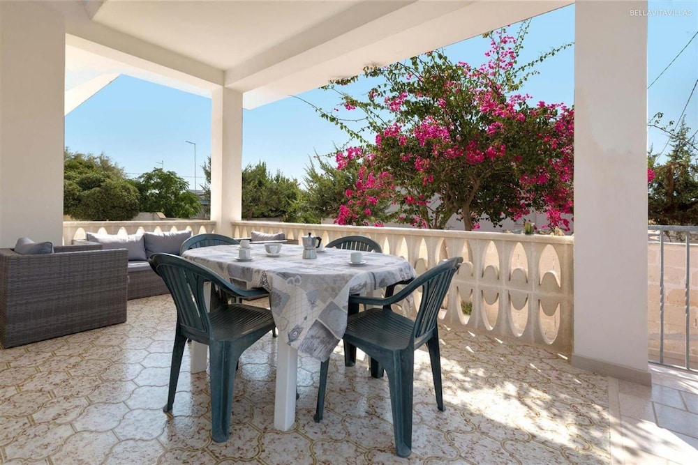 Villa photo 3