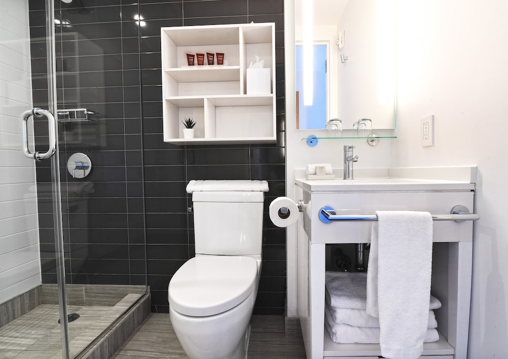 Standard Room, 1 Queen Bed, Accessible