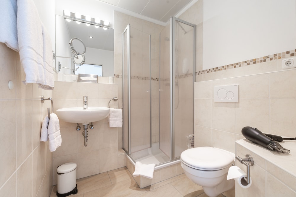 Comfort Double Room, Private Bathroom photo 2
