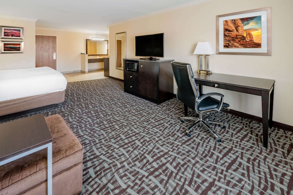 Executive Room, 1 King Bed, Non Smoking - Photo 4