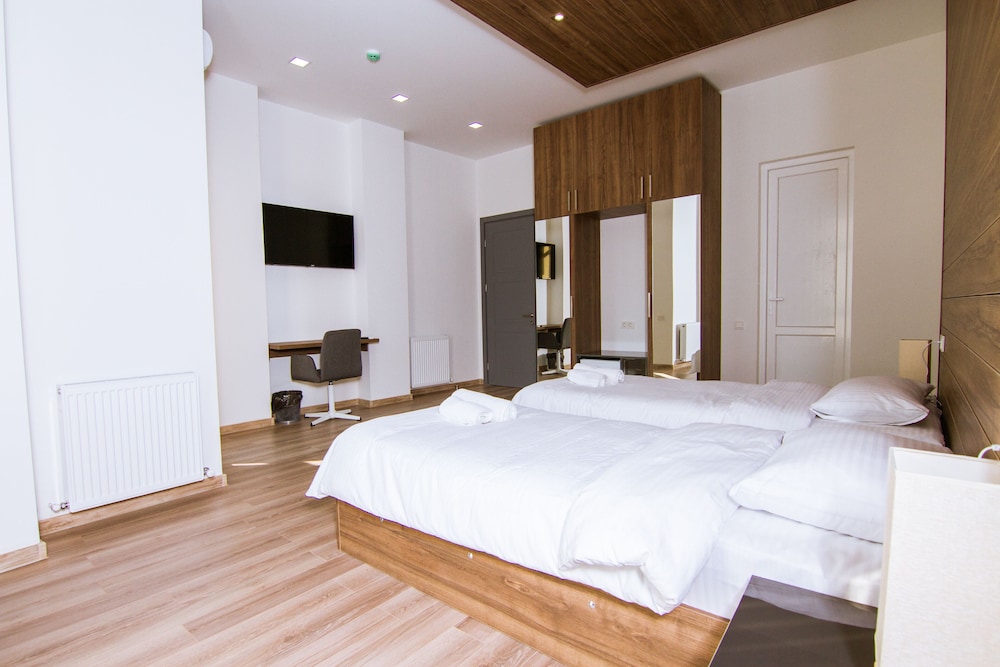 Deluxe Triple Room, Balcony, Mountain View photo 3