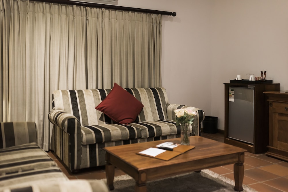 Executive Suite - Photo 1