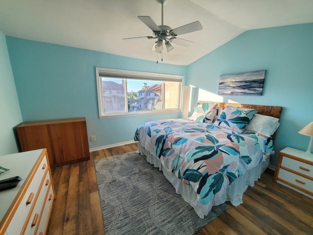 Condo, 2 Bedrooms