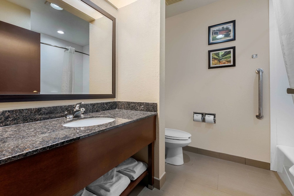 Suite, Multiple Beds, Non Smoking (2 Queen Beds and Sleeper Sofa) - Photo 7