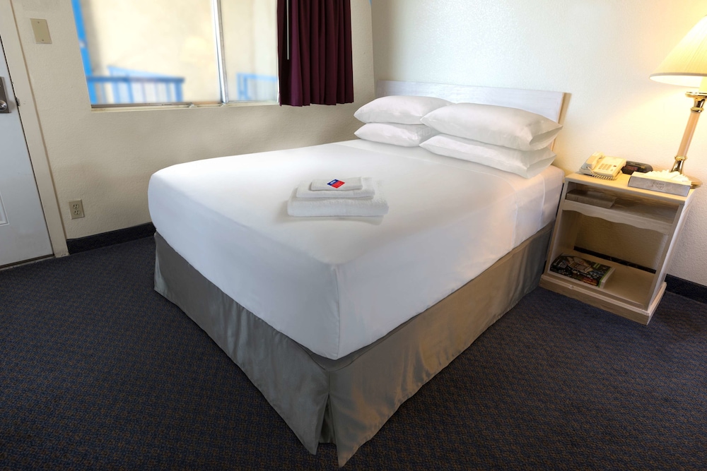 Room, 2 Double Beds, Smoking - Photo 1