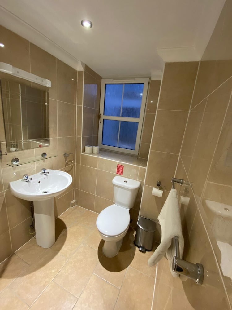 Standard Suite, Ensuite (1 Double 1 Single) photo 2