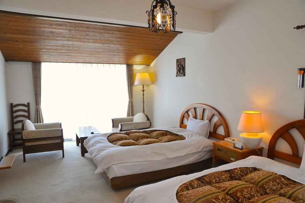 Cottage/The Number of Beds or Futons may Change (Breakfast Included) photo 2