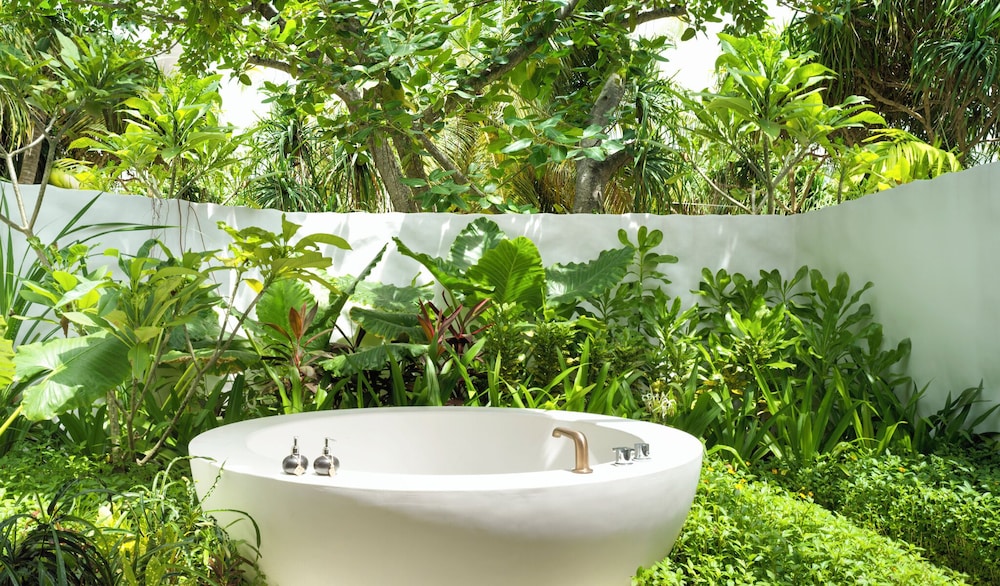 Sunrise Deluxe Beach Villa with Private Pool photo 3