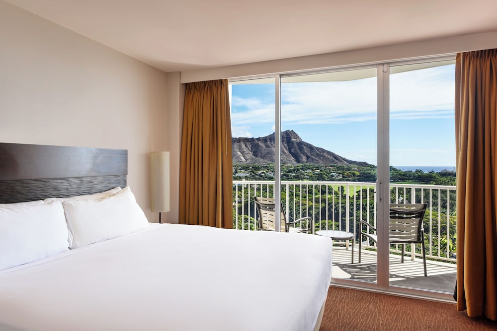 Premier Room, 1 King Bed, Ocean View - Photo 2