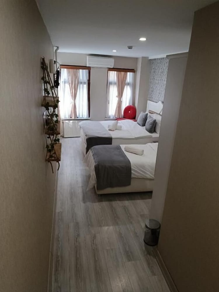Standard Triple Room photo 2