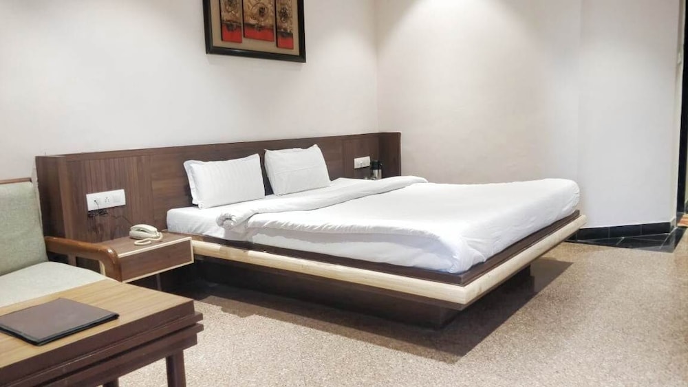 Standard Double Room, 1 King Bed photo 3