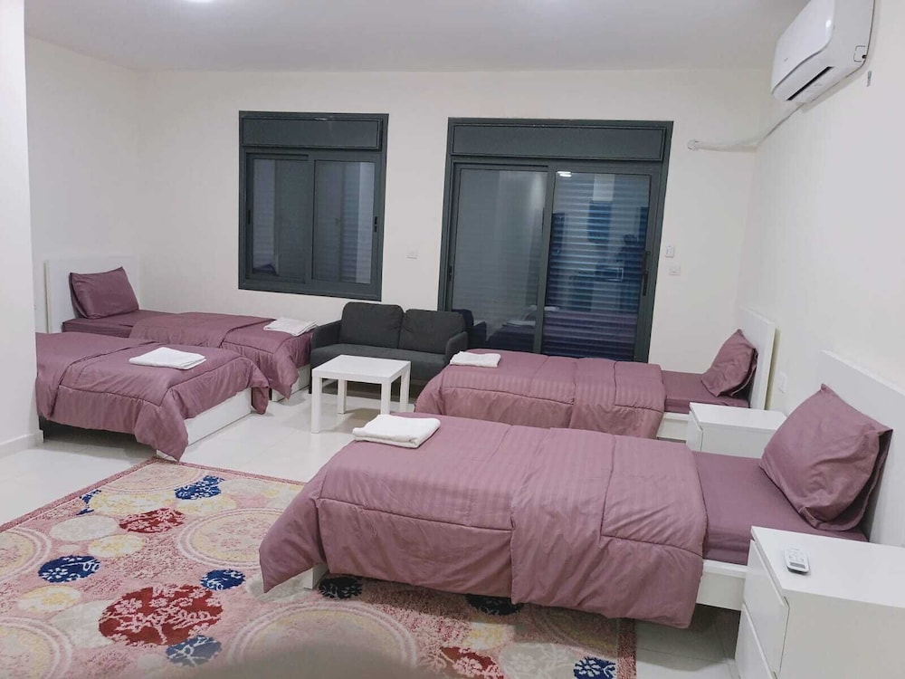 Deluxe Studio, Multiple Beds