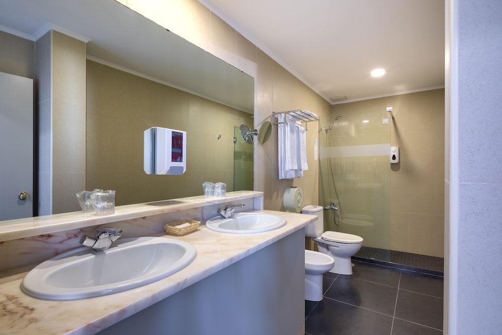 Deluxe Double or Twin Room, Ocean View (Single Use) - Photo 3