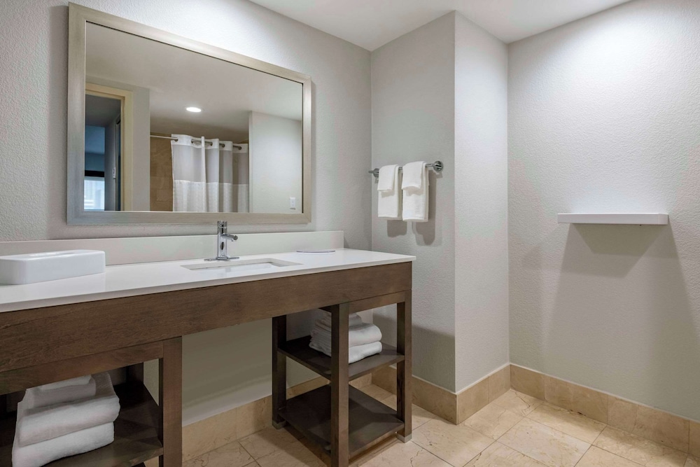 Suite, 2 Queen Beds, Non Smoking