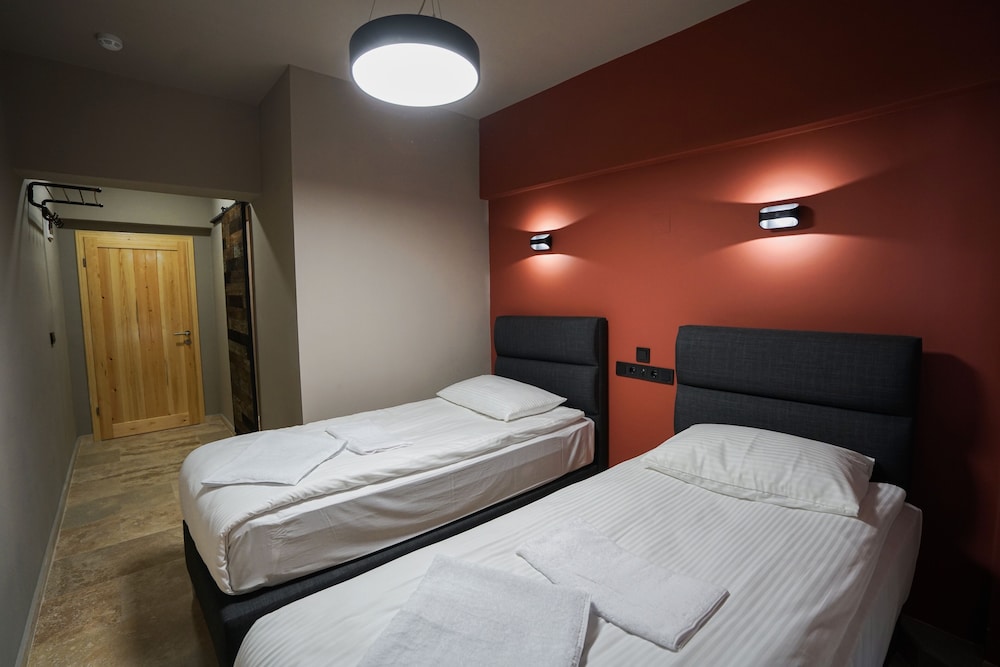Standard Twin Room - Photo 7