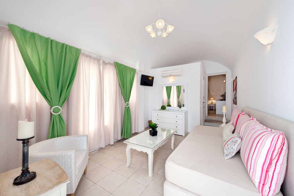 Suite - Photo 11