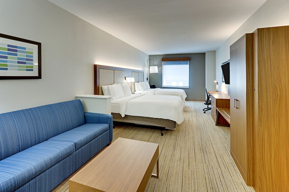 Suite, 1 Bedroom (2 Qn, Sofa Bed, Wet Bar)