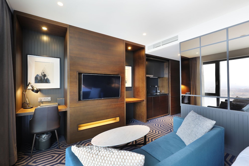 Premier Suite Room (Complimentary Pool Access for 2) - Photo 5