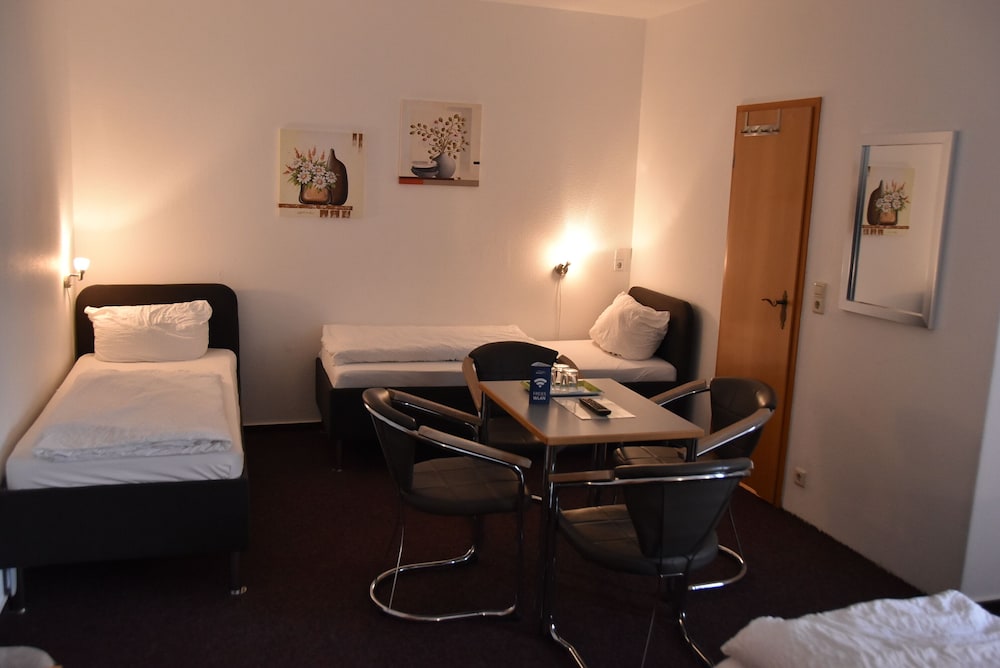 Standard Twin Room photo 2