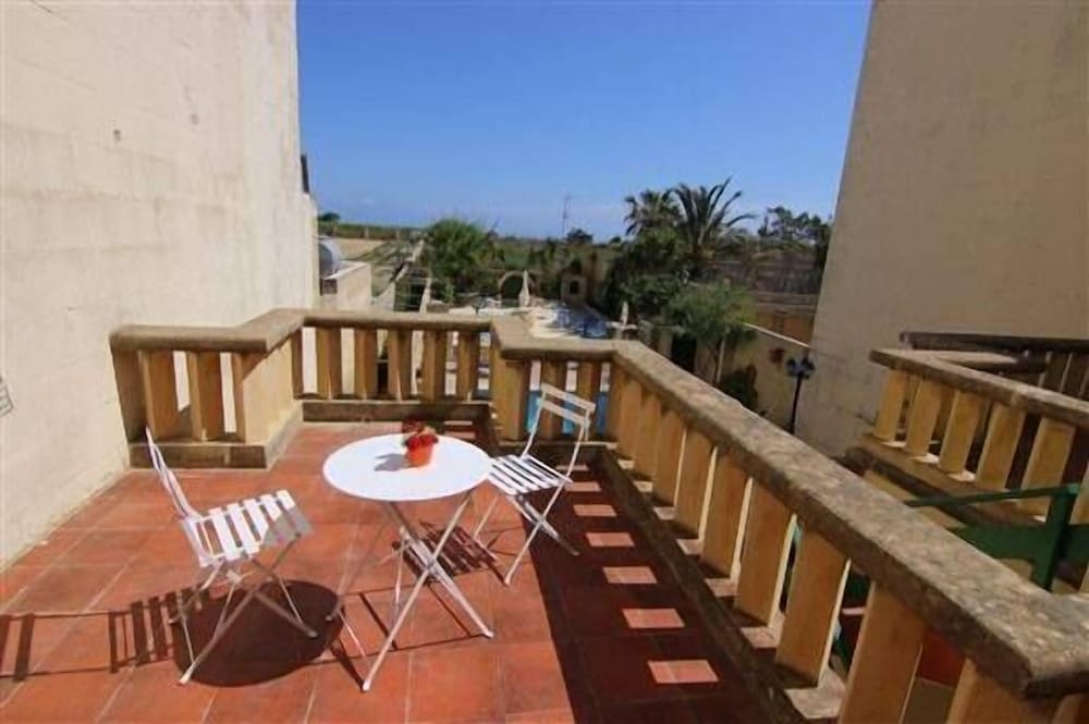 Family Quadruple Room, 1 Bedroom, Balcony, Pool View photo 2