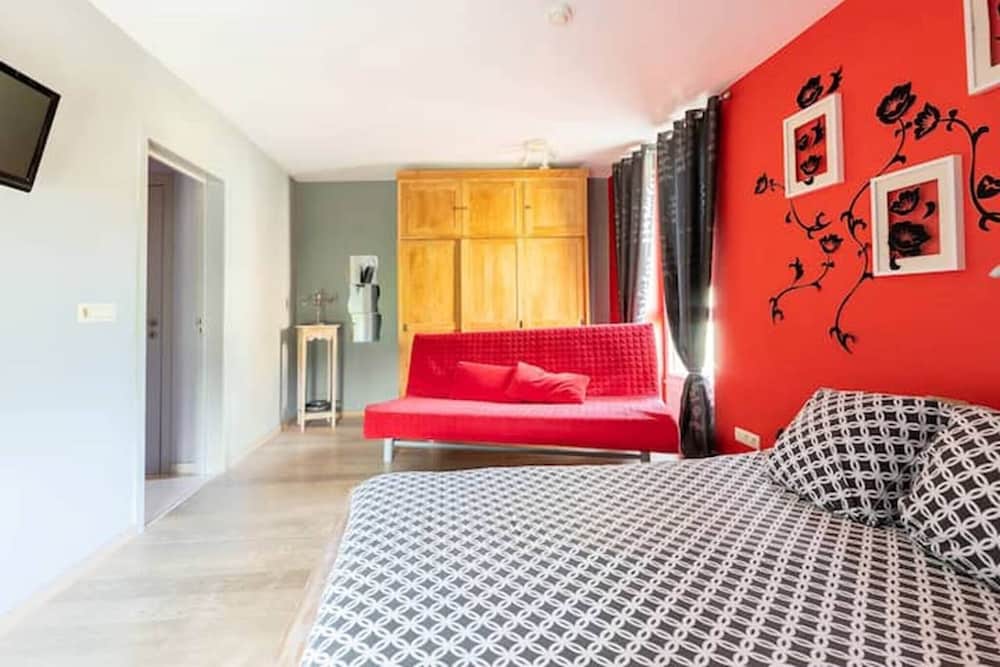 House, 5 Bedrooms, Accessible, Smoking photo 3