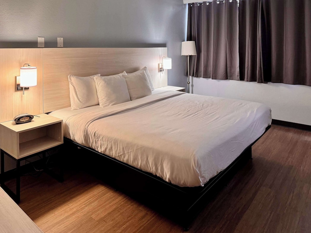 Room, 1 King Bed, Non Smoking (Efficiency)