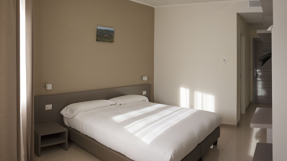 Standard Double Room, 1 Double Bed photo 3