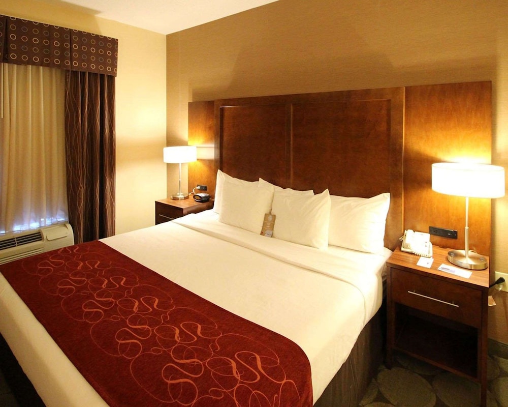 Suite, 1 King Bed with Sofa bed, Non Smoking - Photo 2