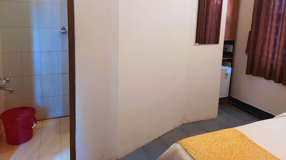 Deluxe Room - Photo 7