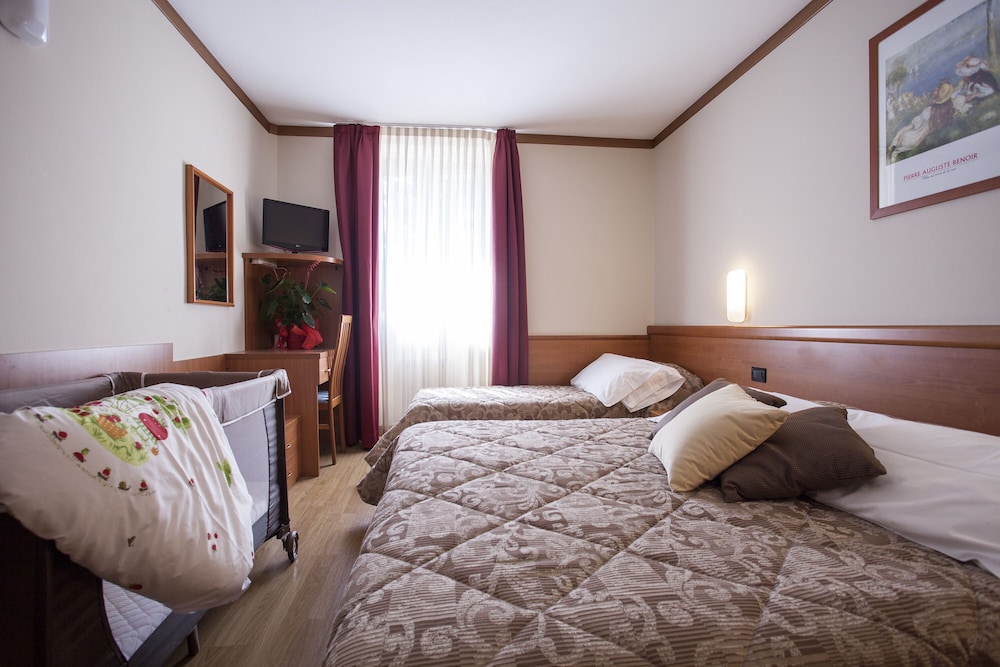 Standard Triple Room photo 3
