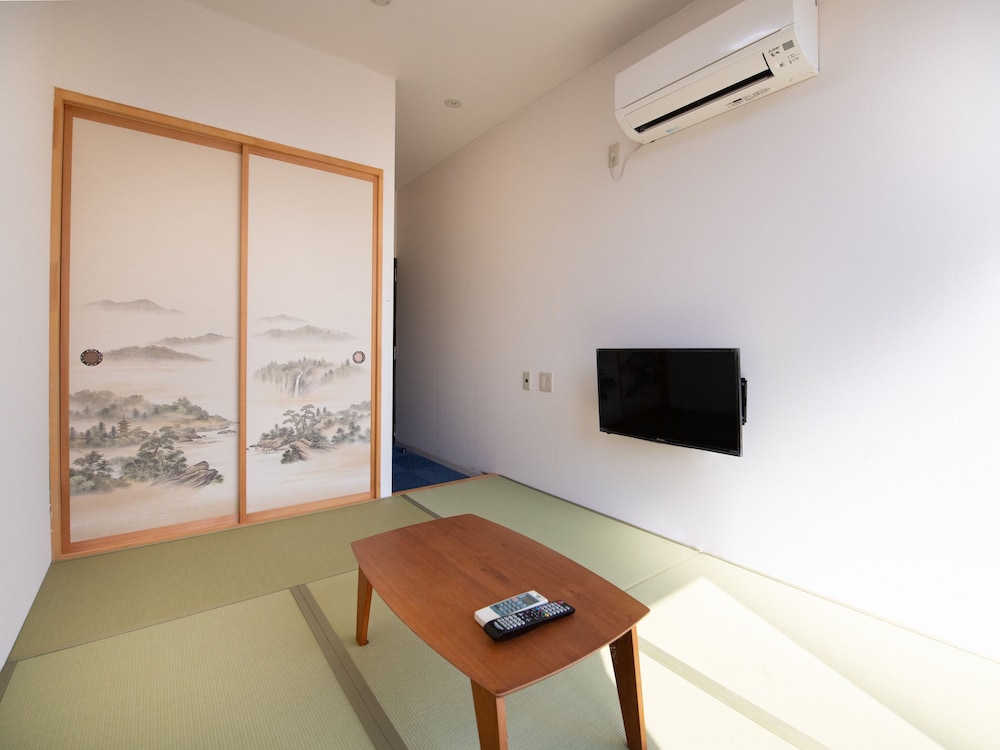 Traditional Twin Room, Non Smoking - Photo 1