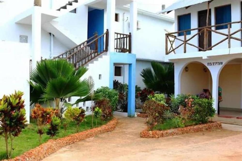 Comfort Triple Room, 3 Twin Beds, Terrace photo 2